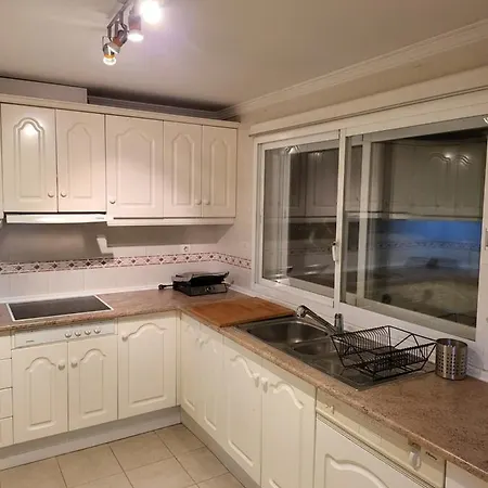 Сasa de vacaciones Luxury Beachside Inside Secure Gated Community Estepona